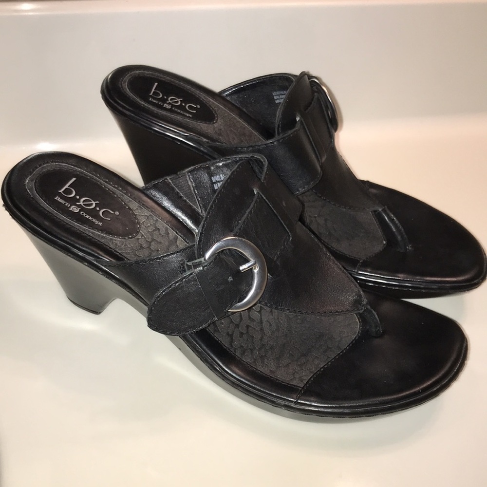 b.o.c. black leather buckle heeled sandals